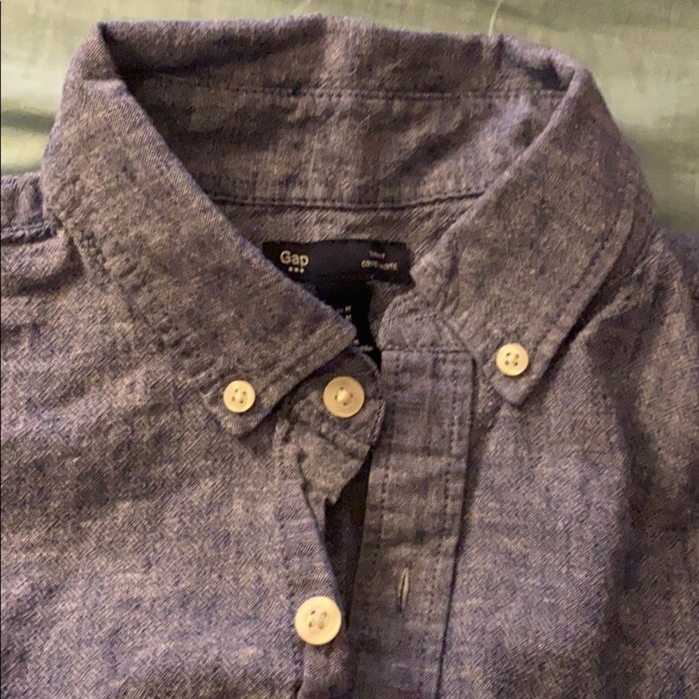Men’s short sleeve button down shirt. GAP